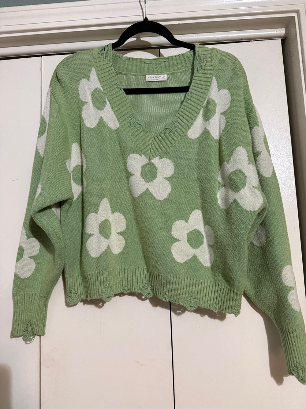 Green Daisy V-Neck Cropped Distressed Sweater - Soft Floral Knit